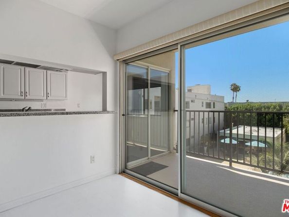 949 N Kings Road 309, West Hollywood CA 90069