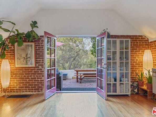 2030 Oakstone Way, Los Angeles CA 90046