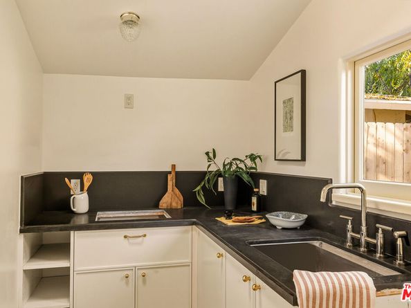 585 Mountain View Street, Altadena CA 91001