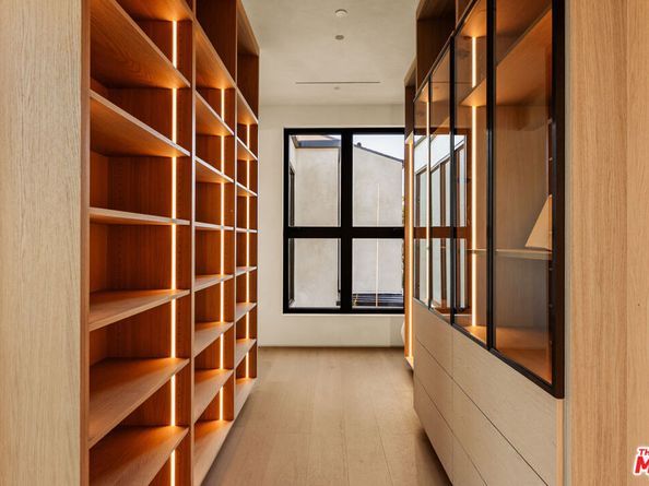 4724 Halbrent Avenue, Sherman Oaks CA 91403