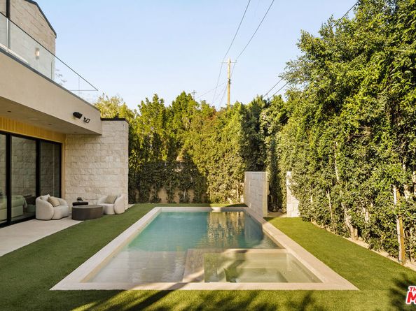 4724 Halbrent Avenue, Sherman Oaks CA 91403