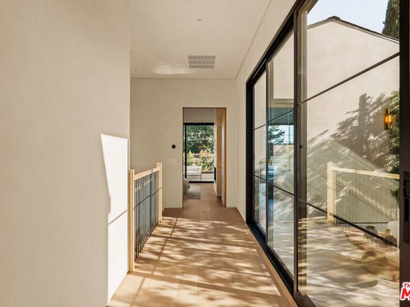 4724 Halbrent Avenue, Sherman Oaks CA 91403