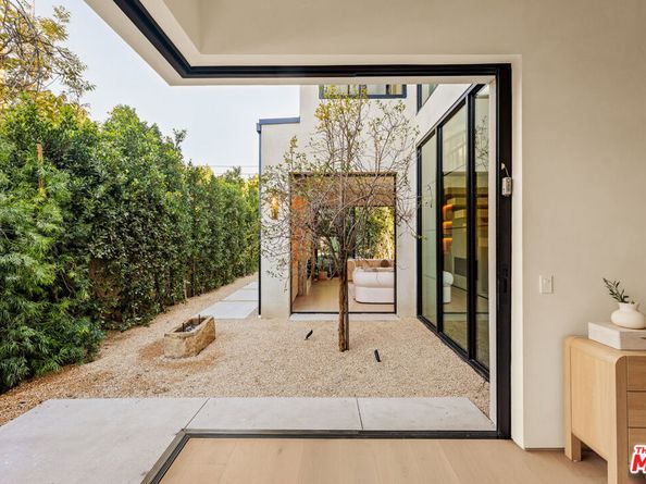 4724 Halbrent Avenue, Sherman Oaks CA 91403