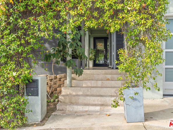 9767 Apricot Lane, Beverly Hills CA 90210