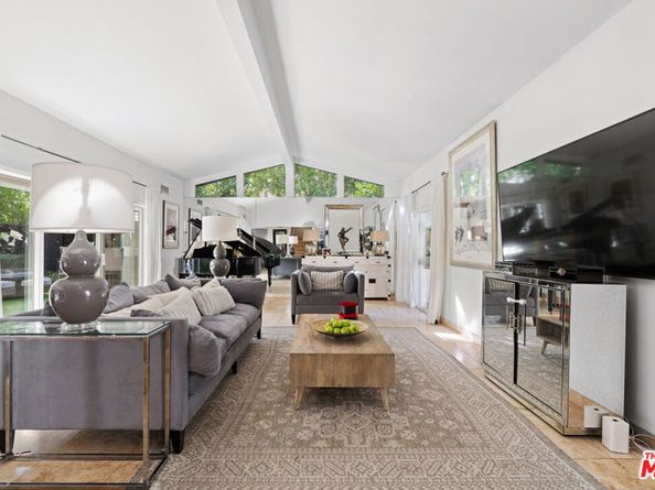 9767 Apricot Lane, Beverly Hills CA 90210