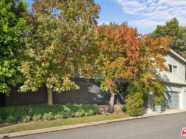 9767 Apricot Lane, Beverly Hills CA 90210