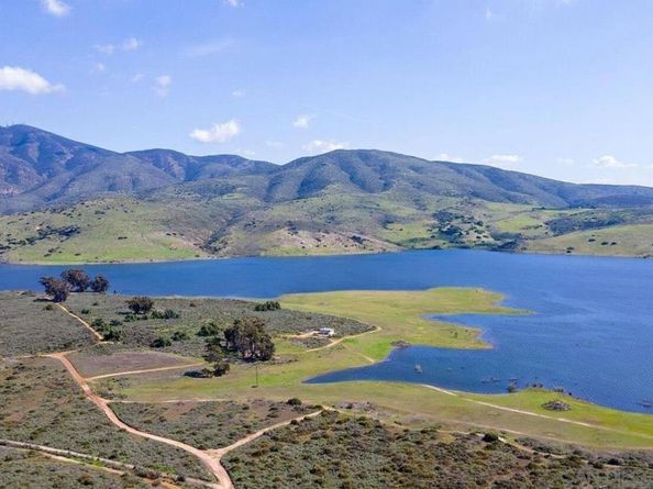 9421 Avenida Acero, Spring Valley CA 91977