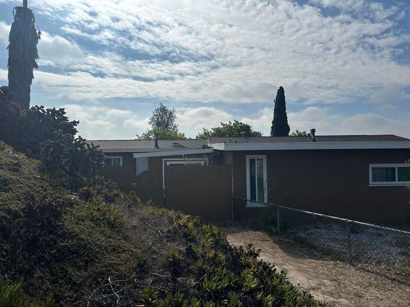 5863 Roswell St, San Diego CA 92114