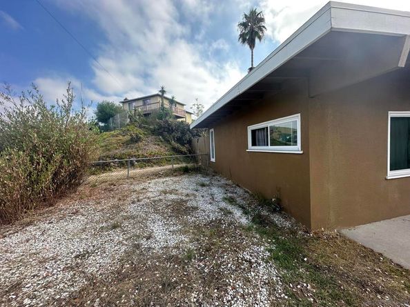 5863 Roswell St, San Diego CA 92114