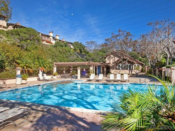 6028 Gaines St, San Diego CA 92110