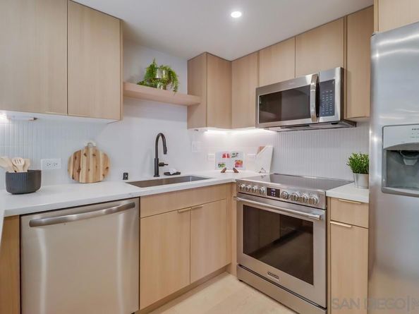 425 W Beech St 1706, San Diego CA 92101