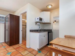 2544 Juan St, San Diego CA 92110