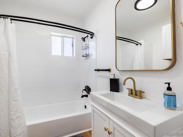 1055 21st, San Diego CA 92102