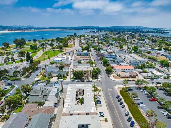 1703 La Playa Ave B, San Diego CA 92109