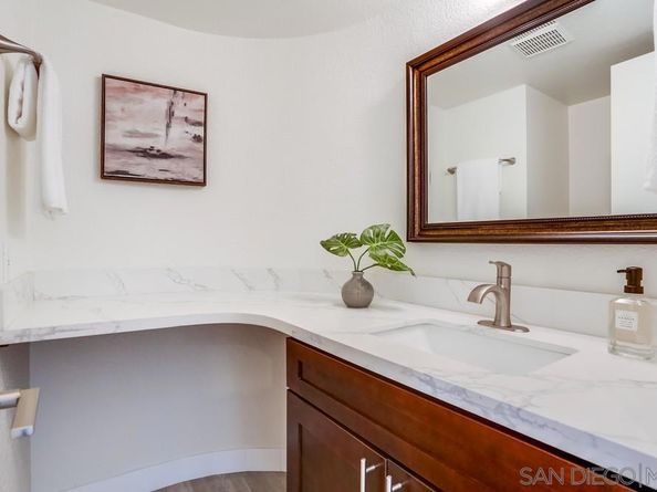 1703 La Playa Ave B, San Diego CA 92109