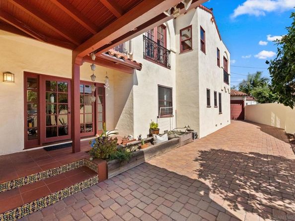 4010 S Hempstead Circle, San Diego CA 92116