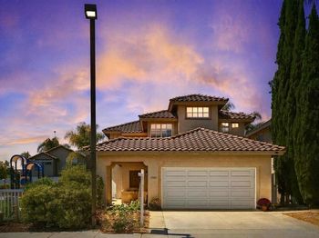 1593 Avenida Guillermo