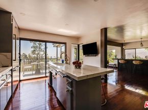 9234 Kinglet Drive, Los Angeles CA 90069