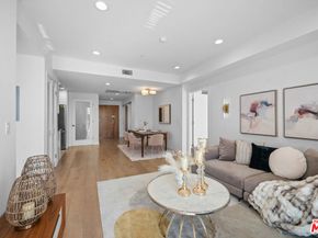 105 S Mariposa Avenue 204, Los Angeles CA 90004