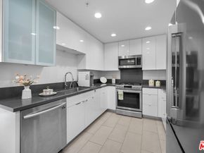105 S Mariposa Avenue 204, Los Angeles CA 90004
