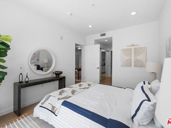 105 S Mariposa Avenue 204, Los Angeles CA 90004