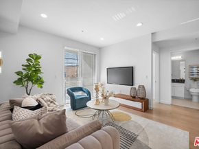 105 S Mariposa Avenue 204, Los Angeles CA 90004