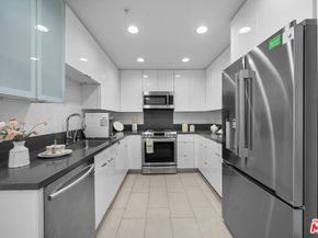 105 S Mariposa Avenue 204, Los Angeles CA 90004