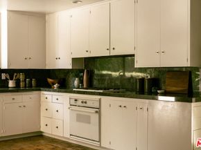 832 Canon Drive, Pasadena CA 91106
