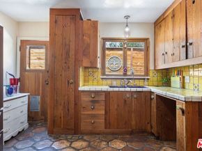 1309 Carmona Avenue, Los Angeles CA 90019