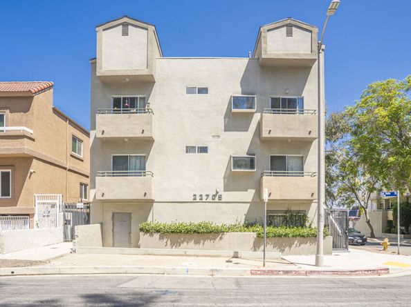 22705 Del Valle Street, Woodland Hills CA 91364