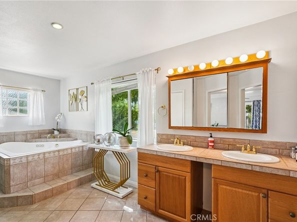 1754 N 2nd Avenue, Upland CA 91784