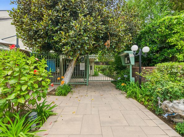 18751 Hatteras Street 13, Tarzana CA 91356