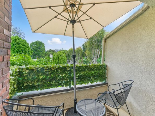18751 Hatteras Street 13, Tarzana CA 91356