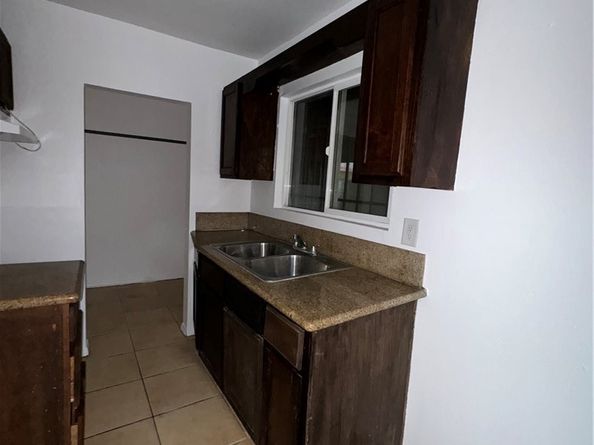 1133 E 76th Place, Los Angeles CA 90001