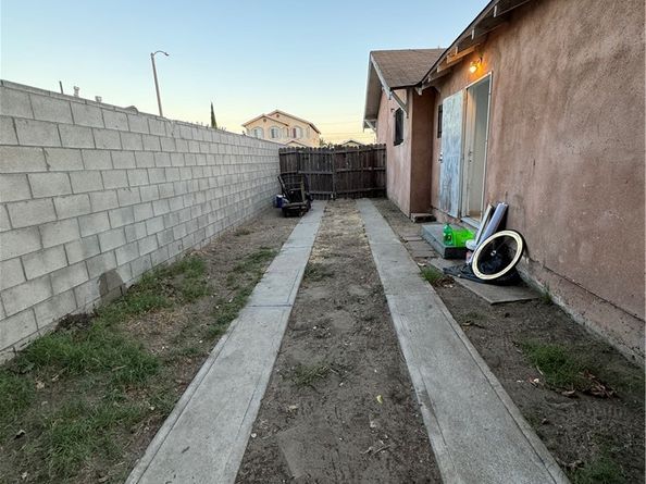 1133 E 76th Place, Los Angeles CA 90001