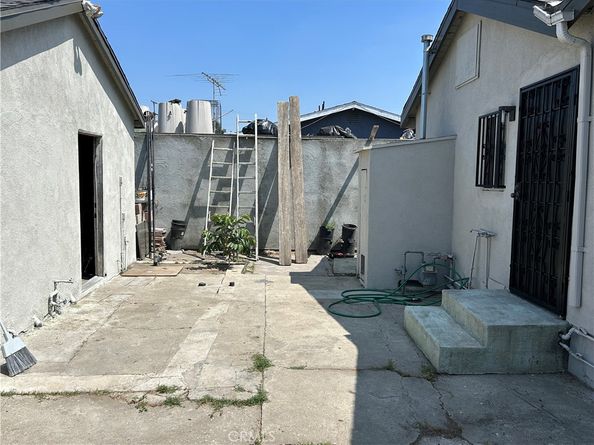 11121 Compton Avenue, Los Angeles CA 90059