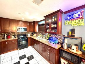 10915 Grape Street, Los Angeles CA 90059