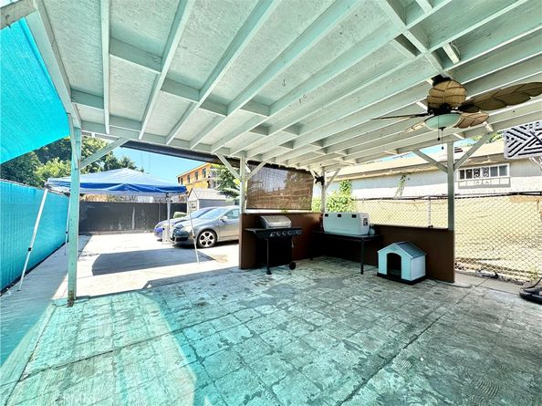 10915 Grape Street, Los Angeles CA 90059