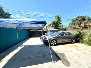 10915 Grape Street, Los Angeles CA 90059