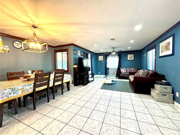 10915 Grape Street, Los Angeles CA 90059