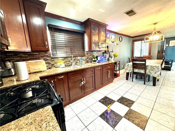 10915 Grape Street, Los Angeles CA 90059