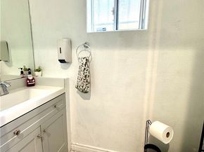 10915 Grape Street, Los Angeles CA 90059