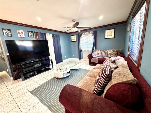 10915 Grape Street, Los Angeles CA 90059
