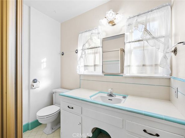 1047 N San Gabriel Avenue, Azusa CA 91702