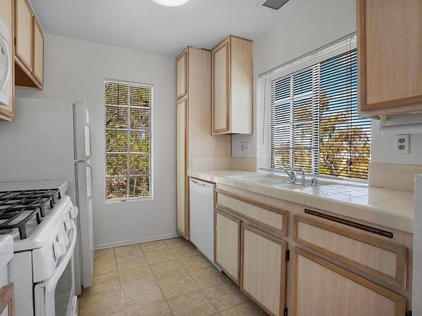 10774 Dabney Drive Drive 20, San Diego CA 92126