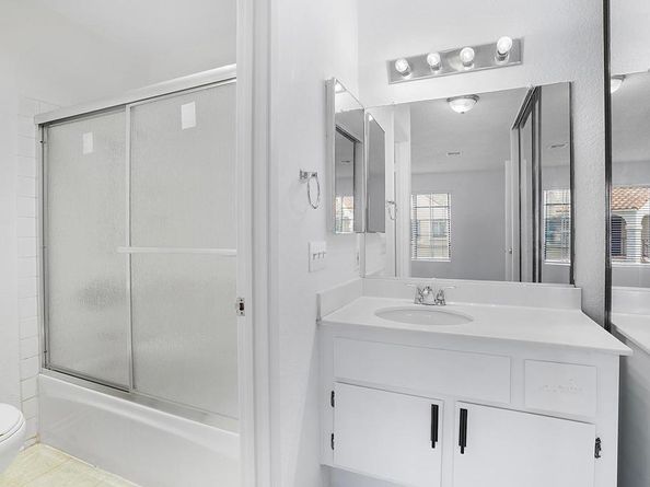 10774 Dabney Drive Drive 20, San Diego CA 92126