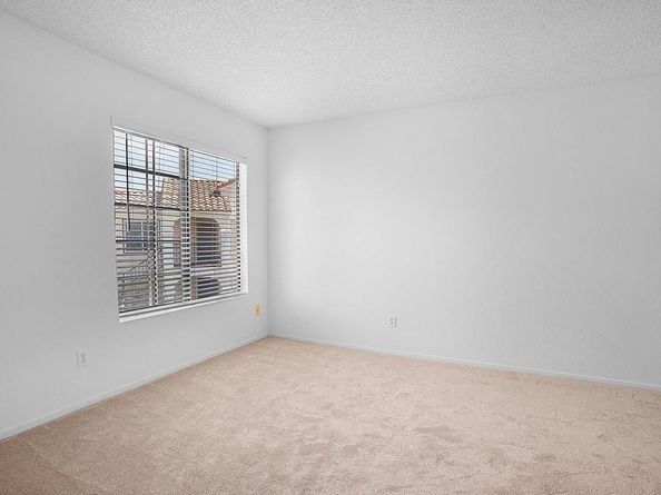 10774 Dabney Drive Drive 20, San Diego CA 92126