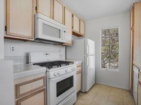 10774 Dabney Drive Drive 20, San Diego CA 92126