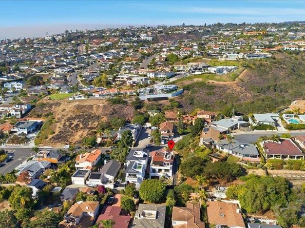 1045 Van Nuys Street, San Diego CA 92109