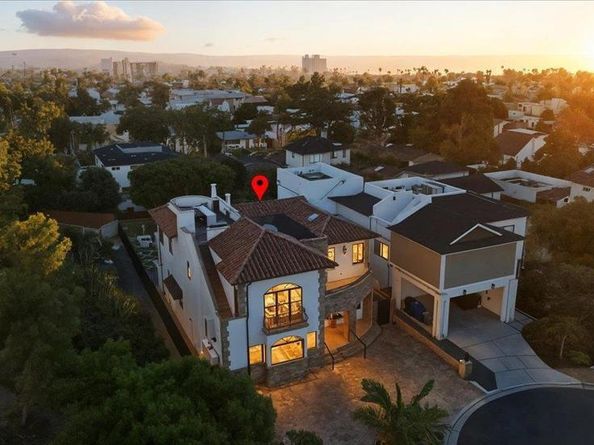 1045 Van Nuys Street, San Diego CA 92109